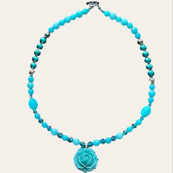 Handmade teal necklace with rose pendant. - Picture 4 of 4